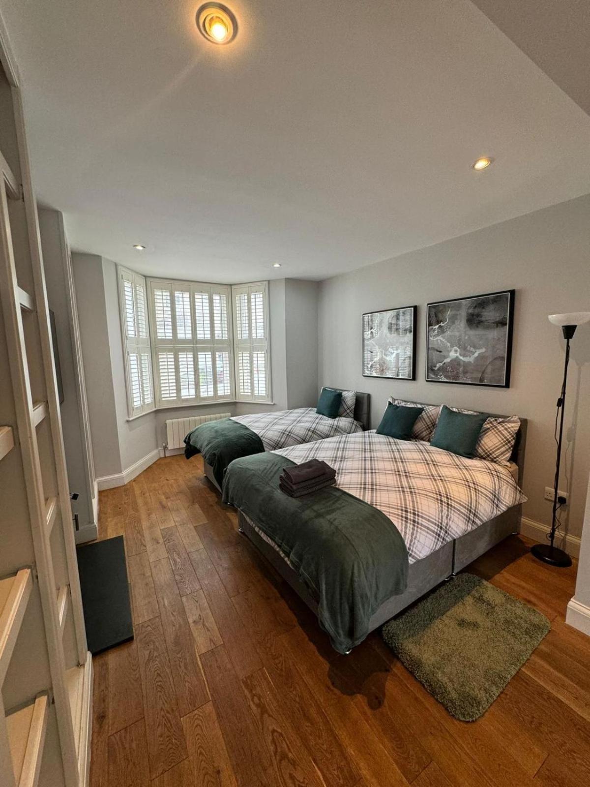 Brentford Guest Rooms Kültér fotó